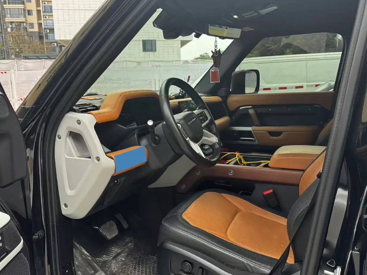 2023 Land Rover Defender 3.0T 400HP L6 8AT,autocango,china used car exporter,china ev exporter,chinese used car exporter,chinese used ev exporter
