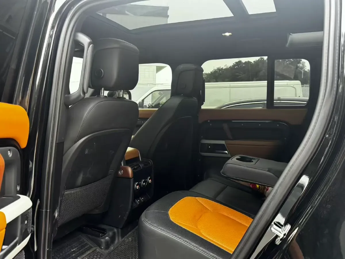 2023 Land Rover Defender 3.0T 400HP L6 8AT,autocango,china used car exporter,china ev exporter,chinese used car exporter,chinese used ev exporter