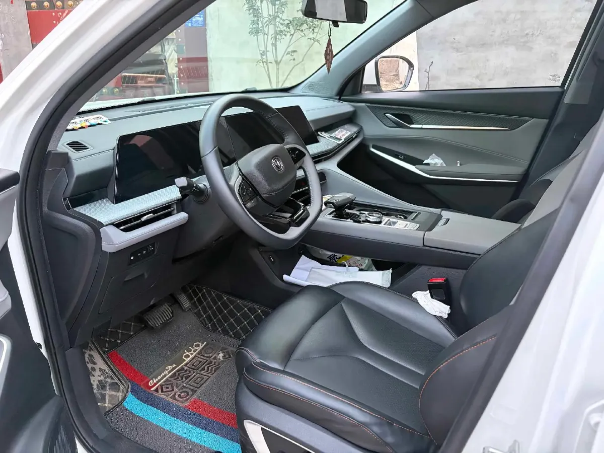 2022 ChangAn CS75 Plus 1.5T 188HP L4 8AT,autocango,china used car exporter,china ev exporter,chinese used car exporter,chinese used ev exporter
