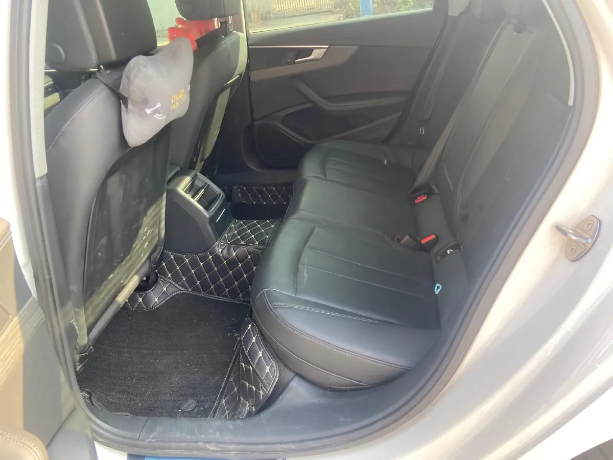 2022 Audi A4L 2.0T 190HP L4 7DCT,autocango,china used car exporter,china ev exporter,chinese used car exporter,chinese used ev exporter