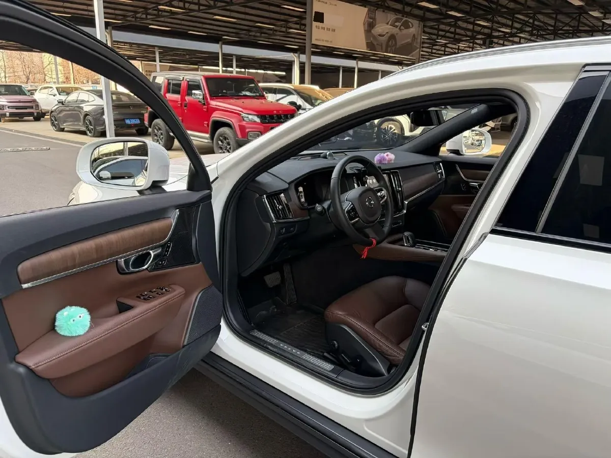 2022 Volvo V90 2.0T 250HP L4 8AT,autocango,china used car exporter,china ev exporter,chinese used car exporter,chinese used ev exporter