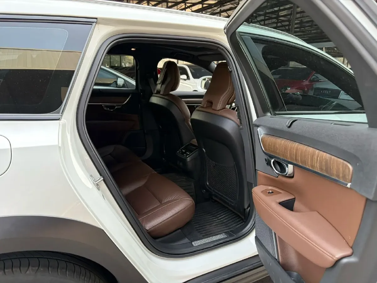 2022 Volvo V90 2.0T 250HP L4 8AT,autocango,china used car exporter,china ev exporter,chinese used car exporter,chinese used ev exporter