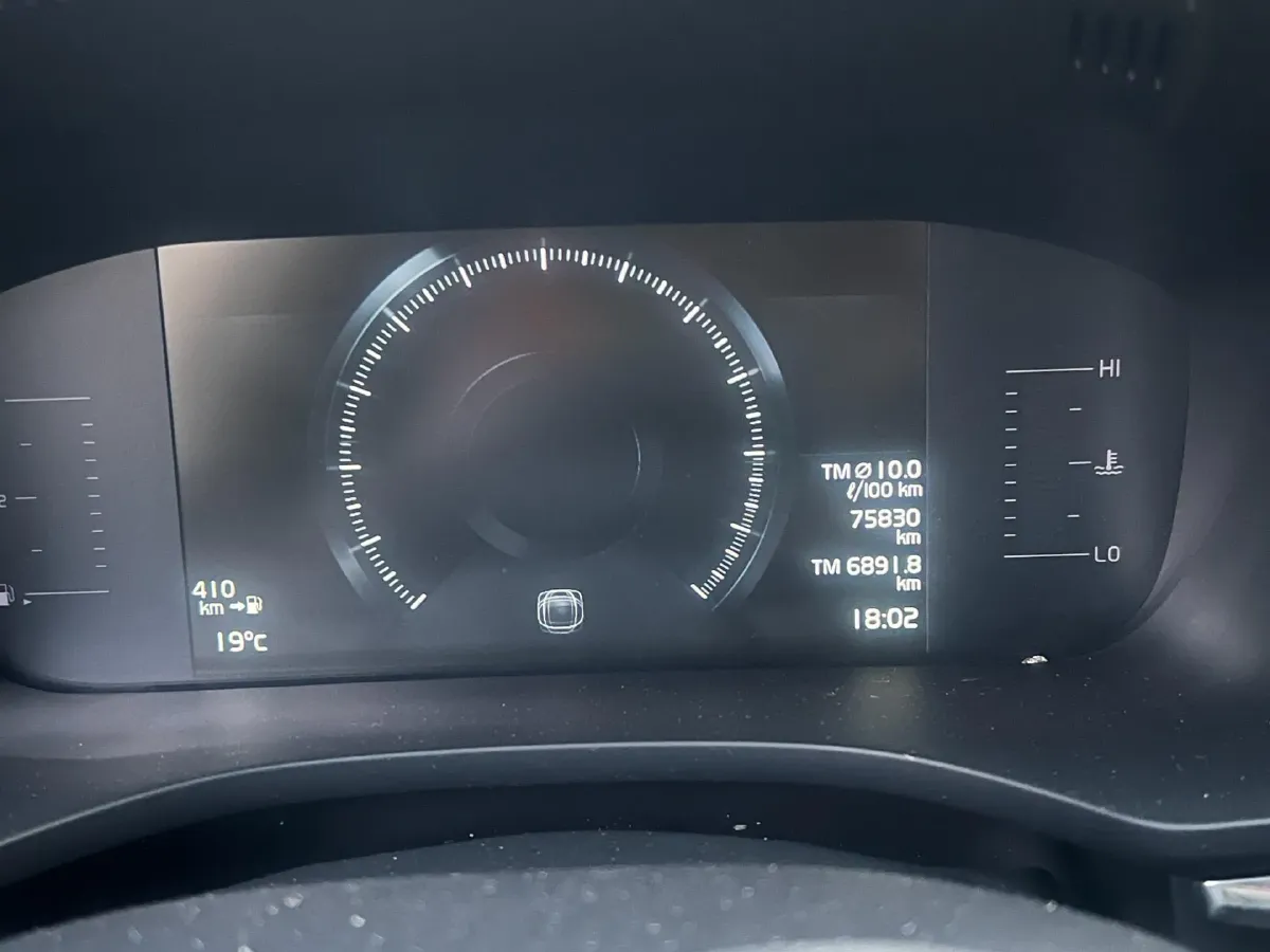 2021 Volvo XC60 2.0T 250HP L4 8AT,autocango,china used car exporter,china ev exporter,chinese used car exporter,chinese used ev exporter