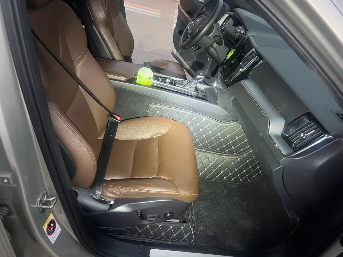 2021 Volvo XC60 2.0T 250HP L4 8AT,autocango,china used car exporter,china ev exporter,chinese used car exporter,chinese used ev exporter