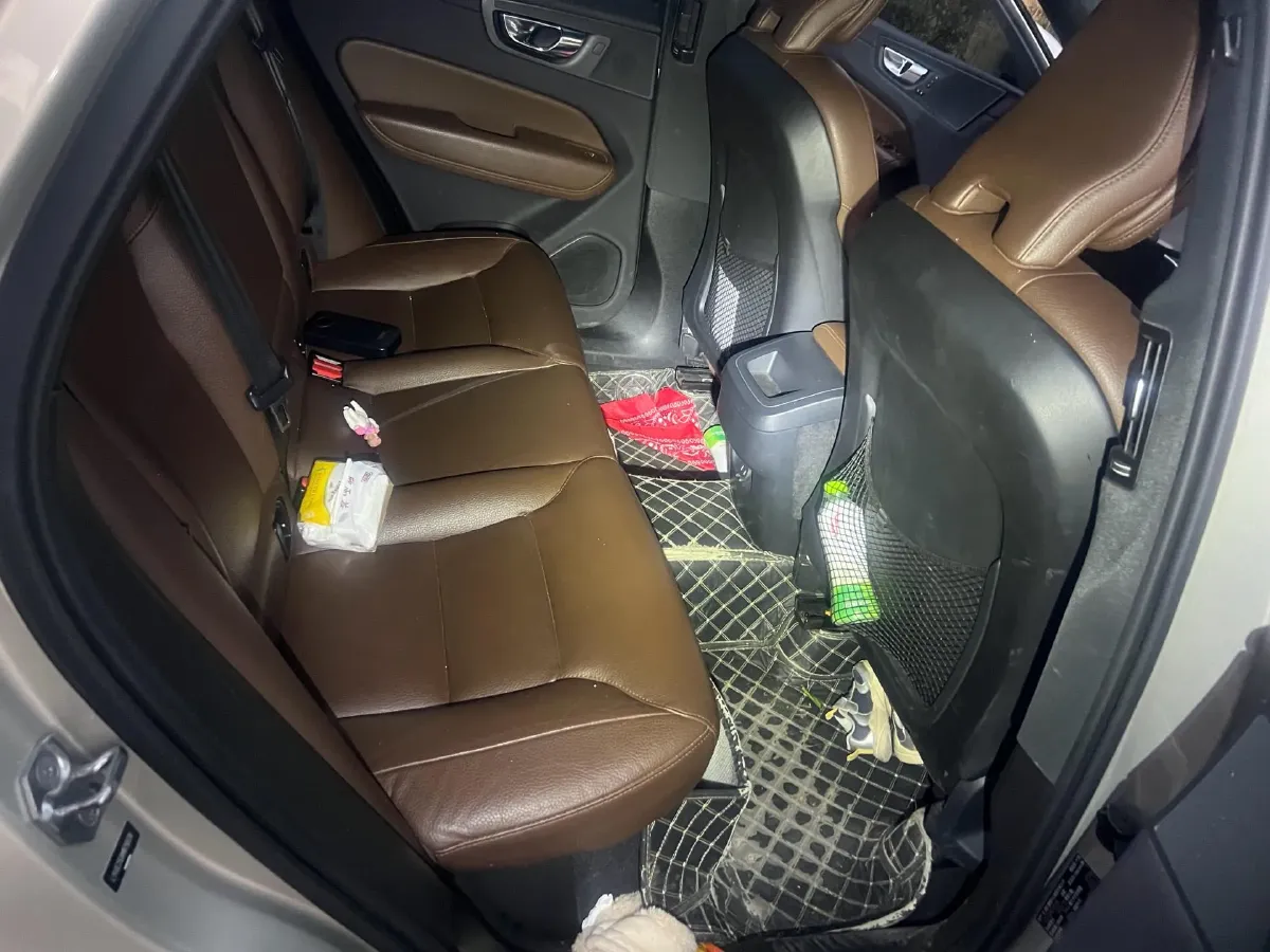 2021 Volvo XC60 2.0T 250HP L4 8AT,autocango,china used car exporter,china ev exporter,chinese used car exporter,chinese used ev exporter