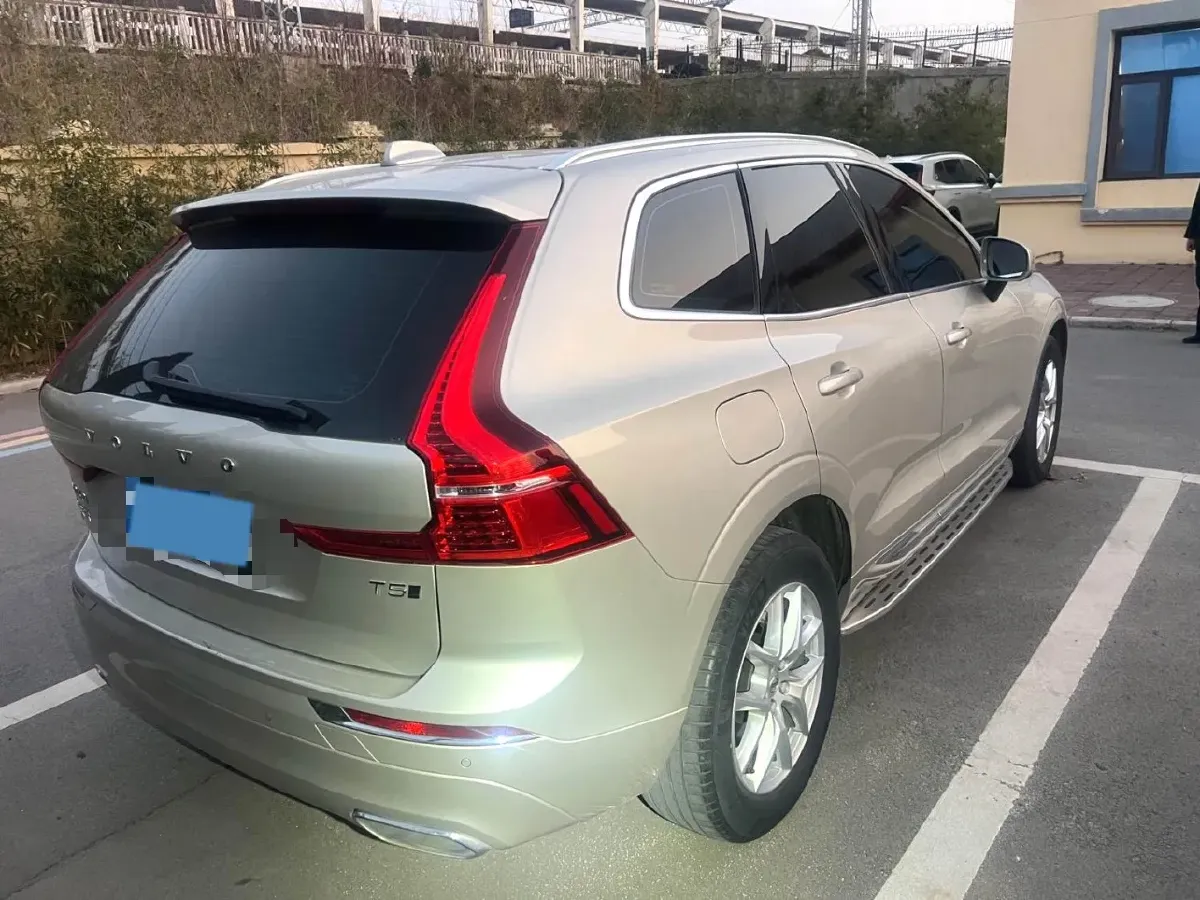2021 Volvo XC60 2.0T 250HP L4 8AT,autocango,china used car exporter,china ev exporter,chinese used car exporter,chinese used ev exporter