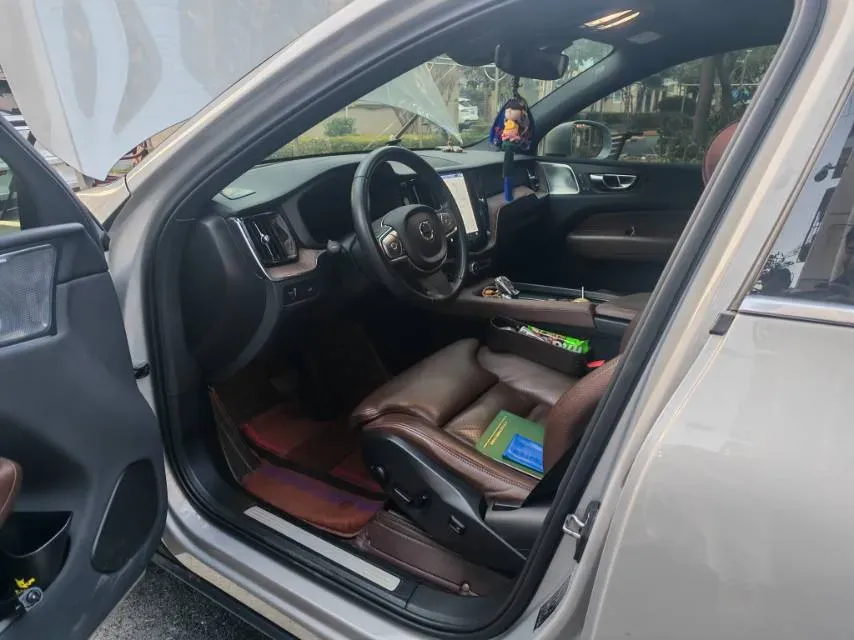 2022 Volvo XC60 2.0T 250HP L4 8AT,autocango,china used car exporter,china ev exporter,chinese used car exporter,chinese used ev exporter