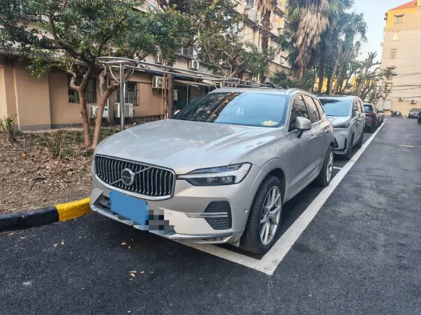 2022 Volvo XC60 2.0T 250HP L4 8AT,autocango,china used car exporter,china ev exporter,chinese used car exporter,chinese used ev exporter