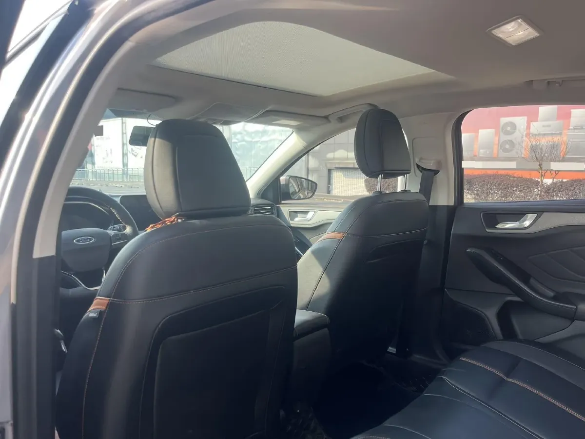 2022 Ford Focus 1.5T 177HP L4 6AT,autocango,china used car exporter,china ev exporter,chinese used car exporter,chinese used ev exporter