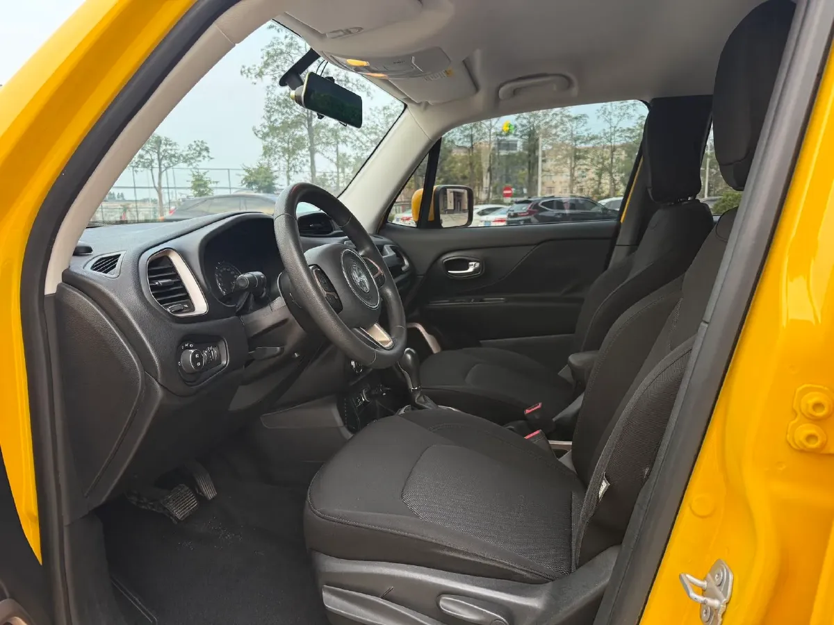 2017 Jeep Renegade 1.4T 150HP L4 7DCT,autocango,china used car exporter,china ev exporter,chinese used car exporter,chinese used ev exporter