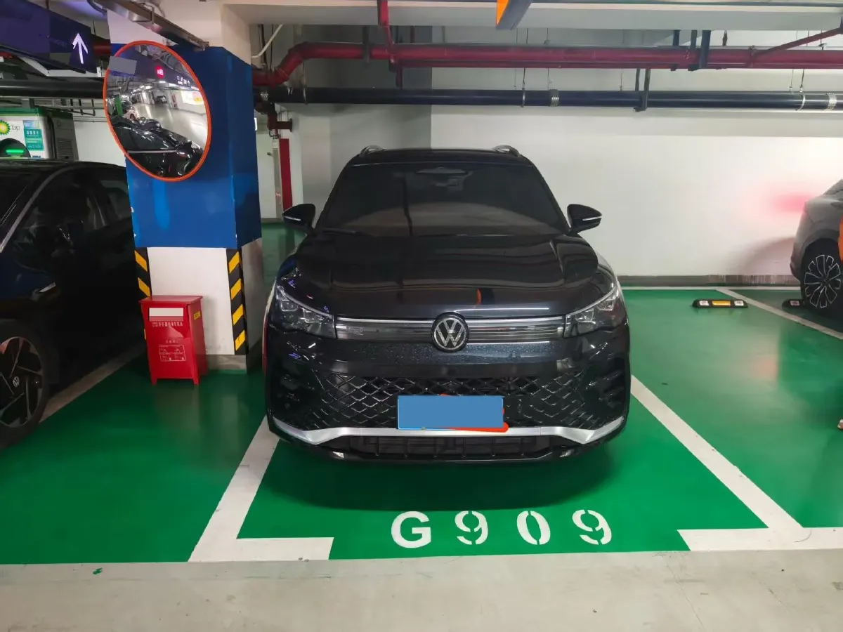 2024 Volkswagen Tiguan L 2.0T 220HP L4 7DCT,autocango,china used car exporter,china ev exporter,chinese used car exporter,chinese used ev exporter