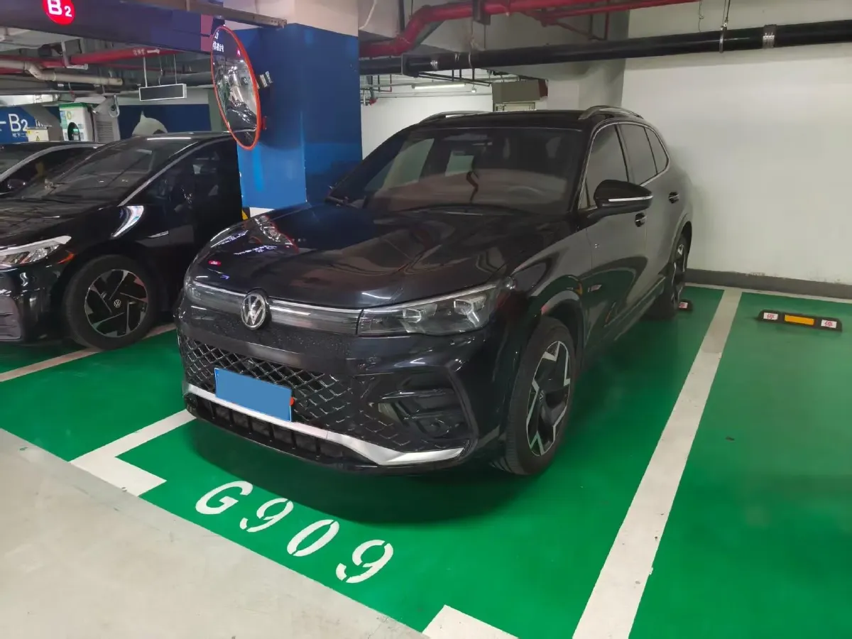 2024 Volkswagen Tiguan L 2.0T 220HP L4 7DCT,autocango,china used car exporter,china ev exporter,chinese used car exporter,chinese used ev exporter