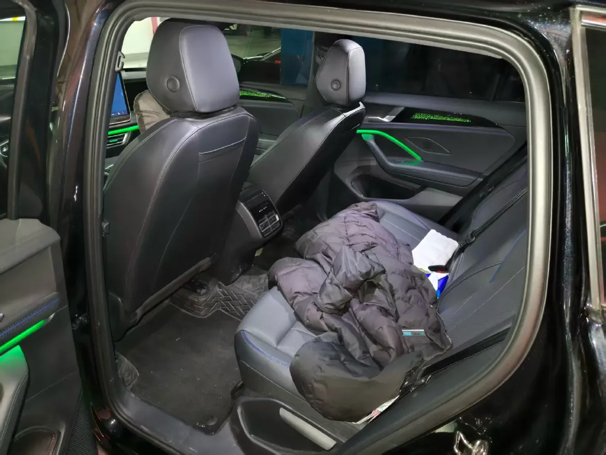 2024 Volkswagen Tiguan L 2.0T 220HP L4 7DCT,autocango,china used car exporter,china ev exporter,chinese used car exporter,chinese used ev exporter