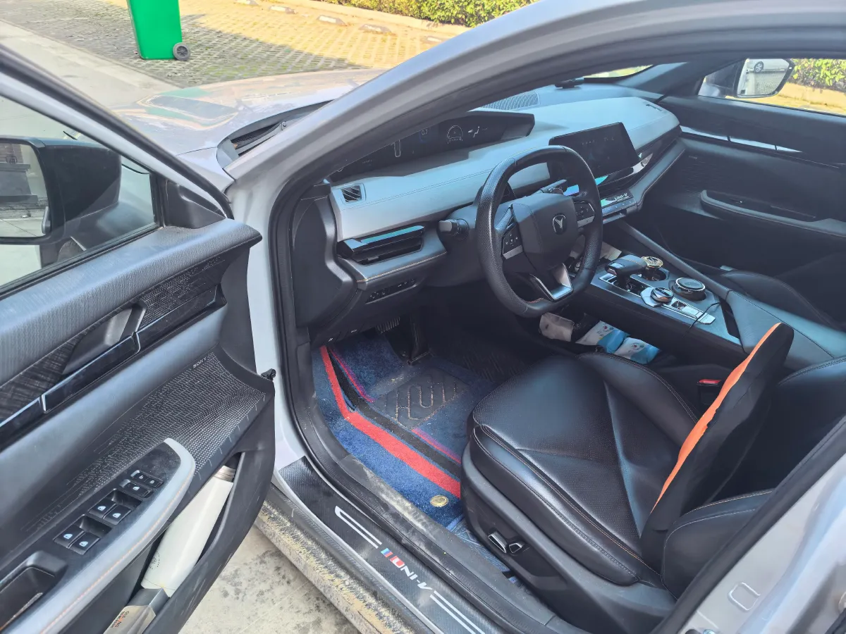 2022 ChangAn UNI-V 1.5T 188HP L4 7DCT,autocango,china used car exporter,china ev exporter,chinese used car exporter,chinese used ev exporter