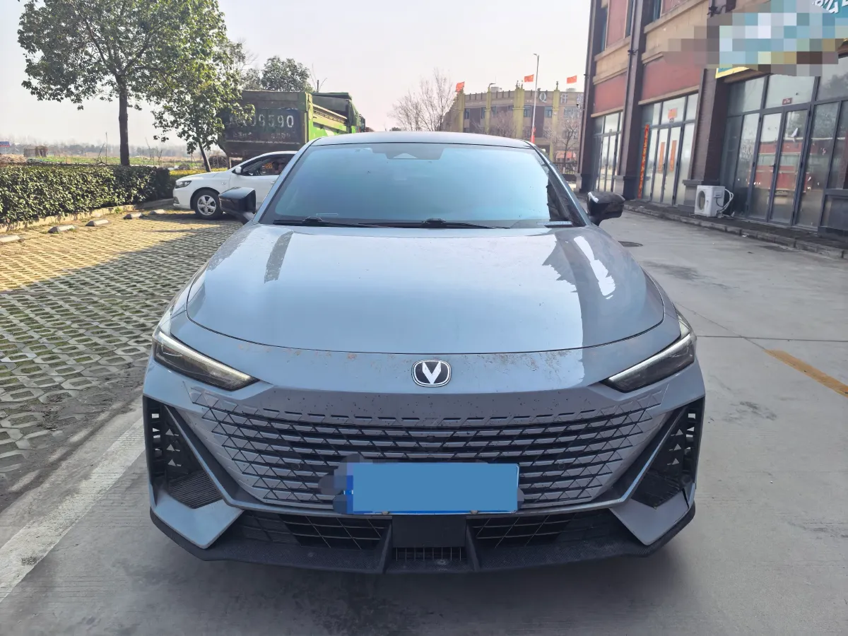 2022 ChangAn UNI-V 1.5T 188HP L4 7DCT,autocango,china used car exporter,china ev exporter,chinese used car exporter,chinese used ev exporter