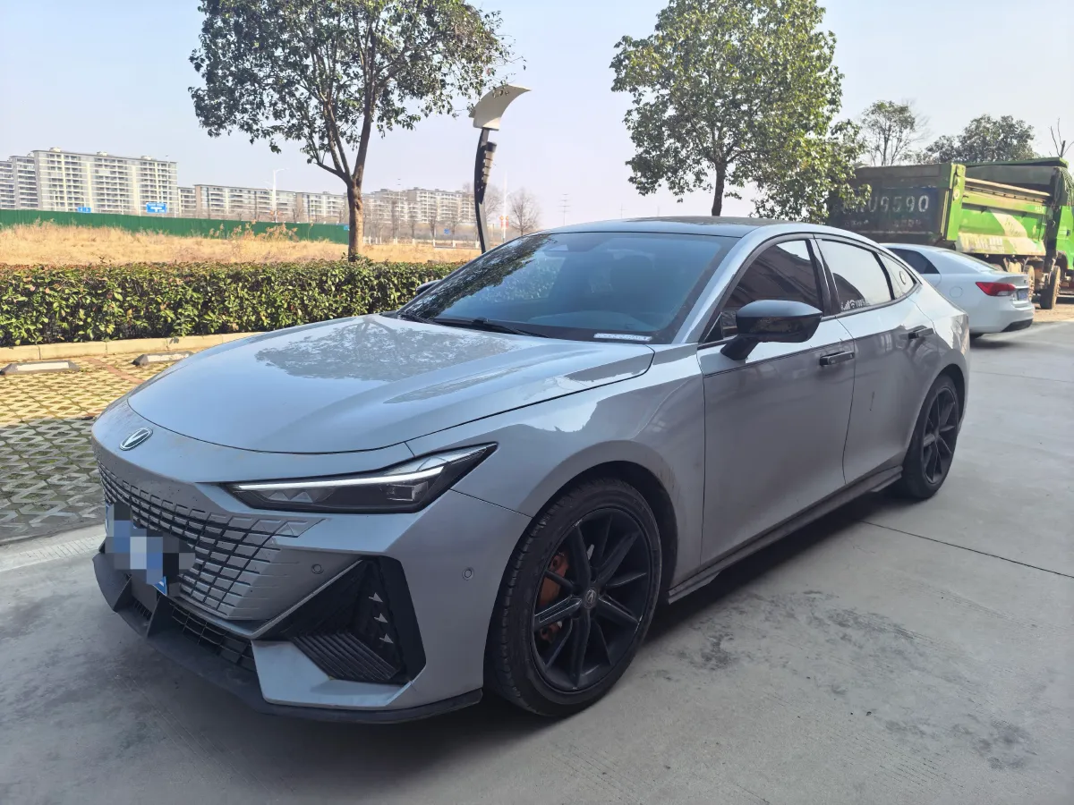 2022 ChangAn UNI-V 1.5T 188HP L4 7DCT,autocango,china used car exporter,china ev exporter,chinese used car exporter,chinese used ev exporter