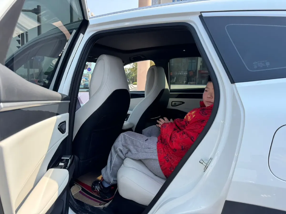 2023 Geely Galaxy L7 1.5T 163HP L4 3DHT PHEV 18.7KWH,autocango,china used car exporter,china ev exporter,chinese used car exporter,chinese used ev exporter