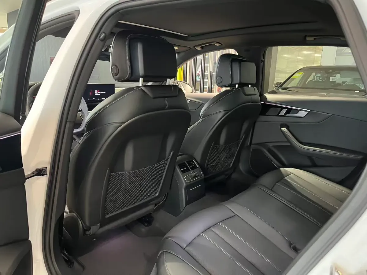 2024 Audi A4L 2.0T 190HP L4 7DCT,autocango,china used car exporter,china ev exporter,chinese used car exporter,chinese used ev exporter