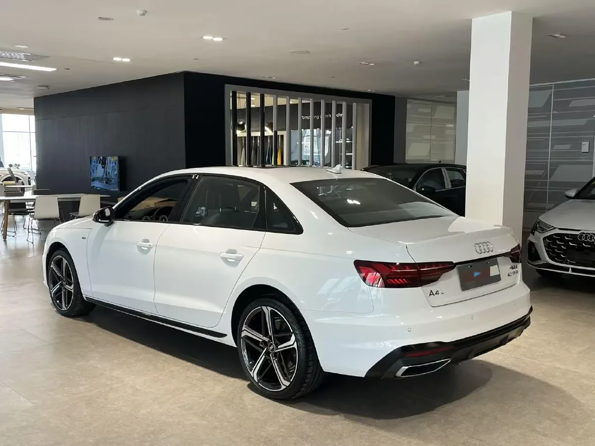 2024 Audi A4L 2.0T 190HP L4 7DCT,autocango,china used car exporter,china ev exporter,chinese used car exporter,chinese used ev exporter
