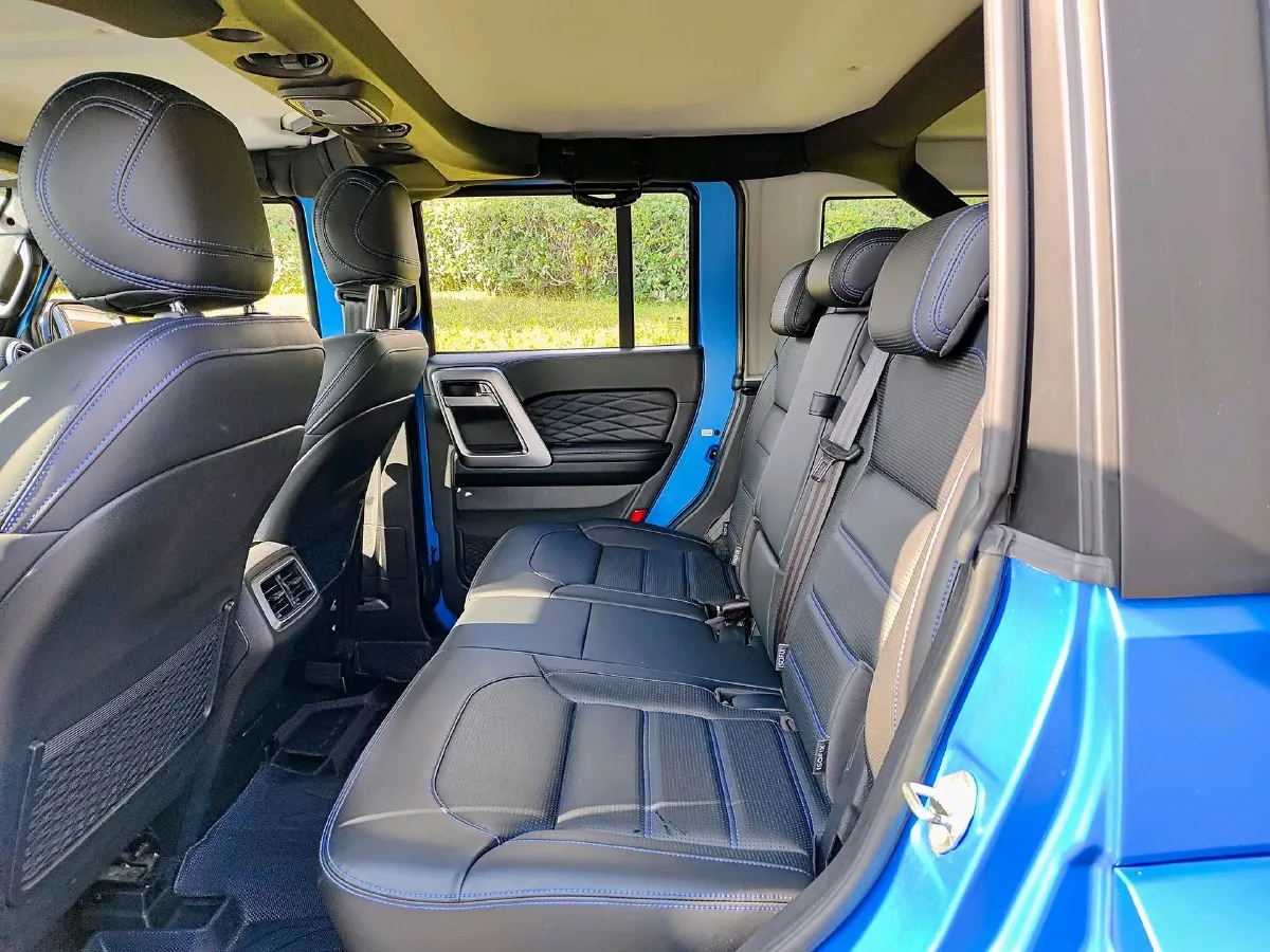 2021 Beijing BJ40 2.0T 163HP L4 8AT,autocango,china used car exporter,china ev exporter,chinese used car exporter,chinese used ev exporter