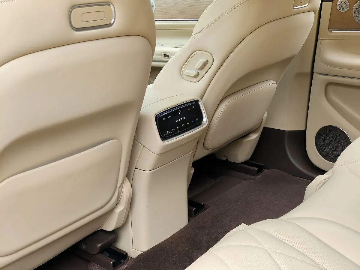 2024 AITO AITO M9 1.5T 152HP L4 REEV 52KWH,autocango,china used car exporter,china ev exporter,chinese used car exporter,chinese used ev exporter