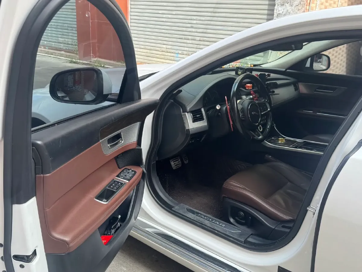 2018 Jaguar XF 2.0T 250HP L4 8AT,autocango,china used car exporter,china ev exporter,chinese used car exporter,chinese used ev exporter