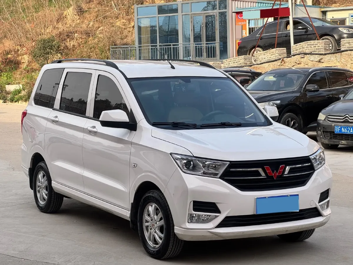 2021 WuLing HongGuang 1.5L 99HP L4 6MT,autocango,china used car exporter,china ev exporter,chinese used car exporter,chinese used ev exporter