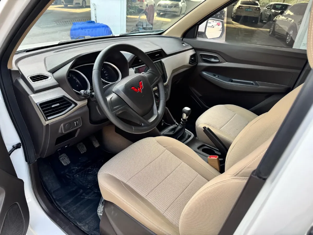 2021 WuLing HongGuang 1.5L 99HP L4 6MT,autocango,china used car exporter,china ev exporter,chinese used car exporter,chinese used ev exporter