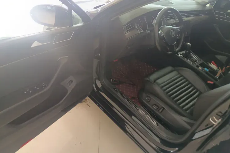 2019 Volkswagen Magotan 2.0T 186HP L4 7DCT,autocango,china used car exporter,china ev exporter,chinese used car exporter,chinese used ev exporter