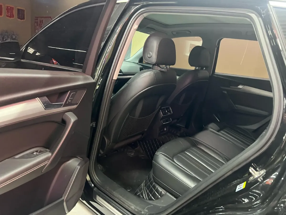 2020 Audi Q5L 2.0T 190HP L4 7DCT,autocango,china used car exporter,china ev exporter,chinese used car exporter,chinese used ev exporter