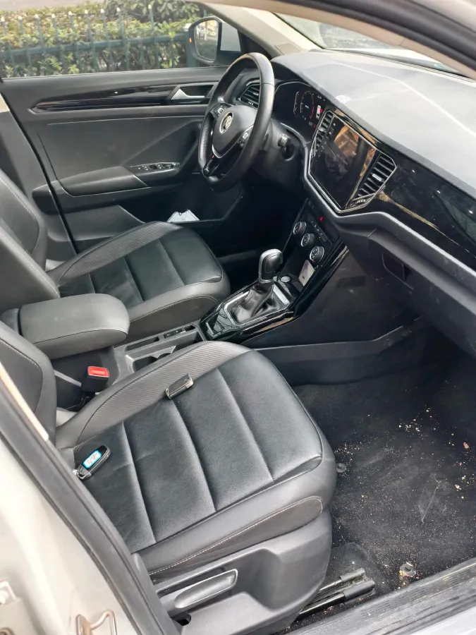 2021 Volkswagen T-Roc 1.4T 150HP L4 7DCT,autocango,china used car exporter,china ev exporter,chinese used car exporter,chinese used ev exporter