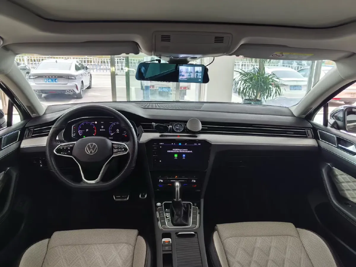 2023 Volkswagen Magotan 2.0T 186HP L4 7DCT,autocango,china used car exporter,china ev exporter,chinese used car exporter,chinese used ev exporter