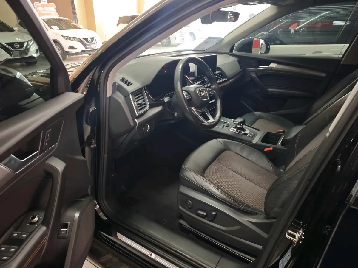 2018 Audi Q5L 2.0T 190HP L4 7DCT,autocango,china used car exporter,china ev exporter,chinese used car exporter,chinese used ev exporter