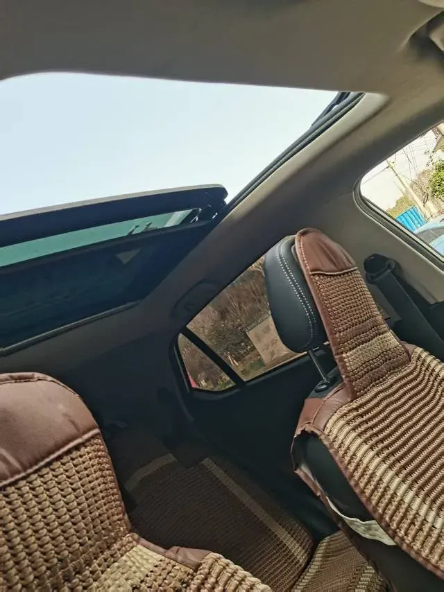 2017 BaoJun 310W 1.5L 105HP L4 6MT,autocango,china used car exporter,china ev exporter,chinese used car exporter,chinese used ev exporter