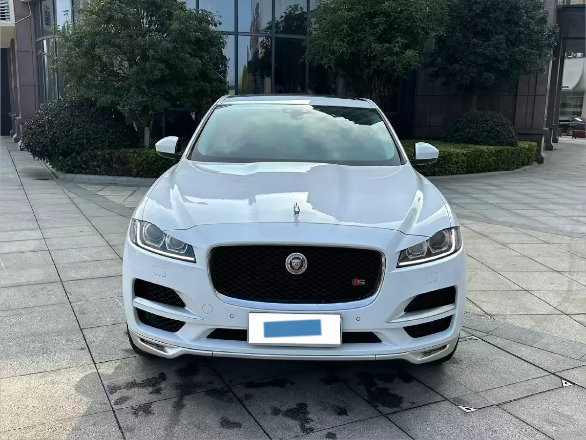2018 Jaguar F-PACE 2.0T 250HP L4 8AT,autocango,china used car exporter,china ev exporter,chinese used car exporter,chinese used ev exporter