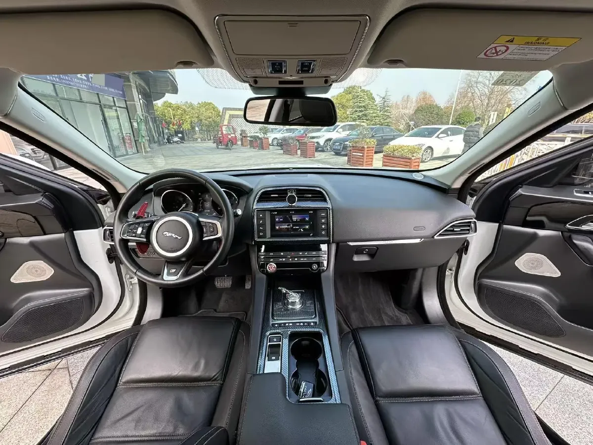 2018 Jaguar F-PACE 2.0T 250HP L4 8AT,autocango,china used car exporter,china ev exporter,chinese used car exporter,chinese used ev exporter