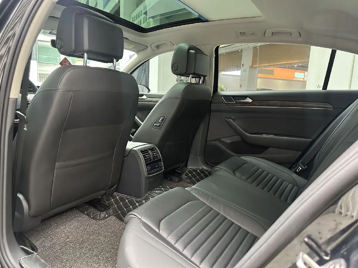 2018 Volkswagen Magotan 1.8T 180HP L4 7DCT,autocango,china used car exporter,china ev exporter,chinese used car exporter,chinese used ev exporter