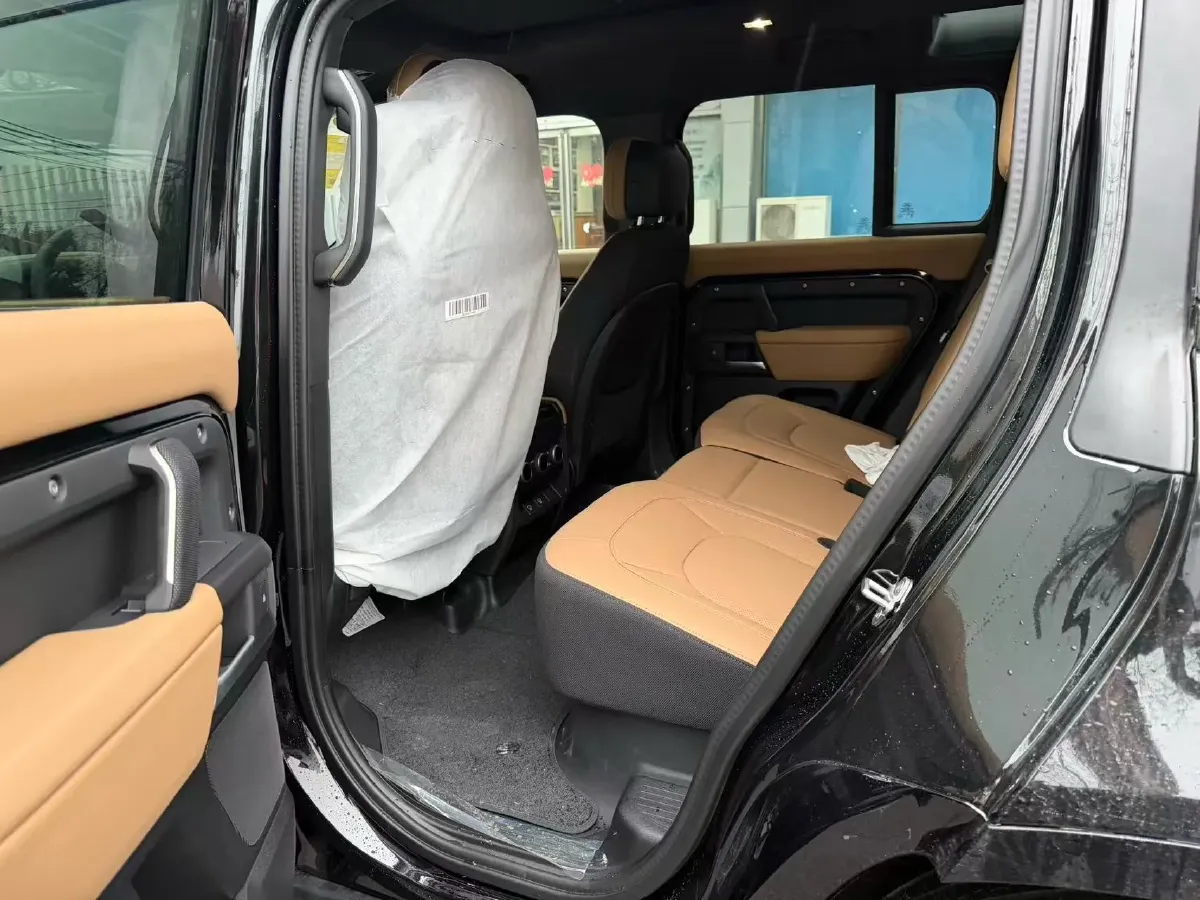 2025 Land Rover Defender 3.0T 400HP L6 8AT,autocango,china used car exporter,china ev exporter,chinese used car exporter,chinese used ev exporter