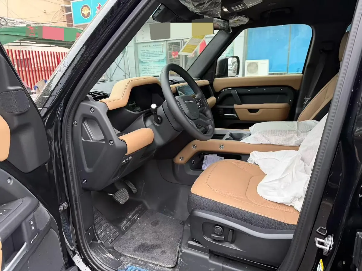 2025 Land Rover Defender 3.0T 400HP L6 8AT,autocango,china used car exporter,china ev exporter,chinese used car exporter,chinese used ev exporter