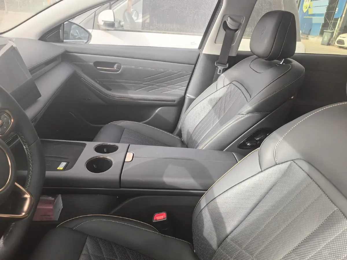 2025 BaoJun XiangJing 1.5T 143HP L4 1DHT PHEV,autocango,china used car exporter,china ev exporter,chinese used car exporter,chinese used ev exporter