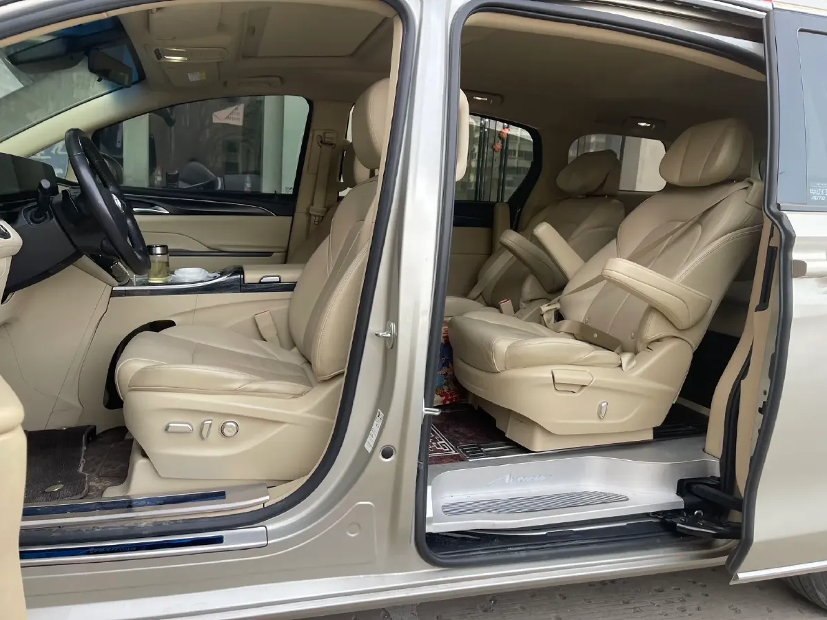 2022 Buick GL8 2.0T 237HP L4 9AT,autocango,china used car exporter,china ev exporter,chinese used car exporter,chinese used ev exporter