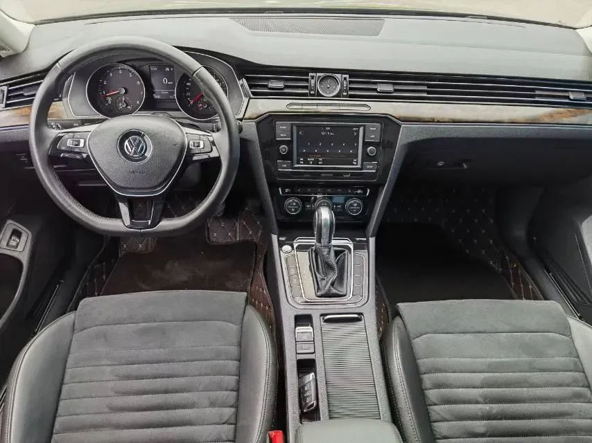 2018 Volkswagen Magotan 1.8T 180HP L4 7DCT,autocango,china used car exporter,china ev exporter,chinese used car exporter,chinese used ev exporter