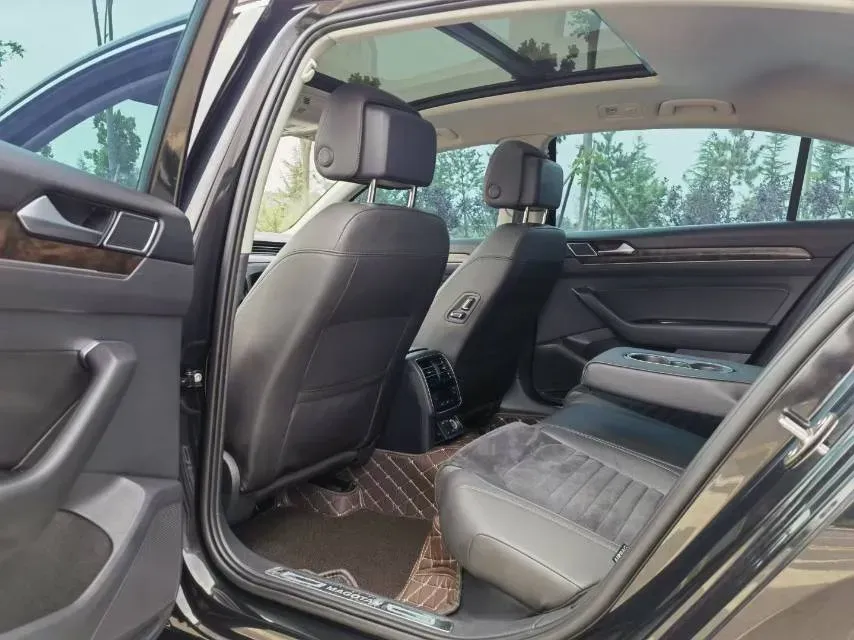 2018 Volkswagen Magotan 1.8T 180HP L4 7DCT,autocango,china used car exporter,china ev exporter,chinese used car exporter,chinese used ev exporter