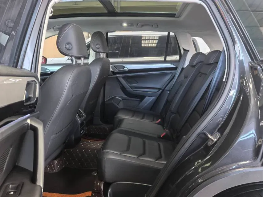 2019 Jeep Cherokee 2.0T 234HP L4 9AT,autocango,china used car exporter,china ev exporter,chinese used car exporter,chinese used ev exporter