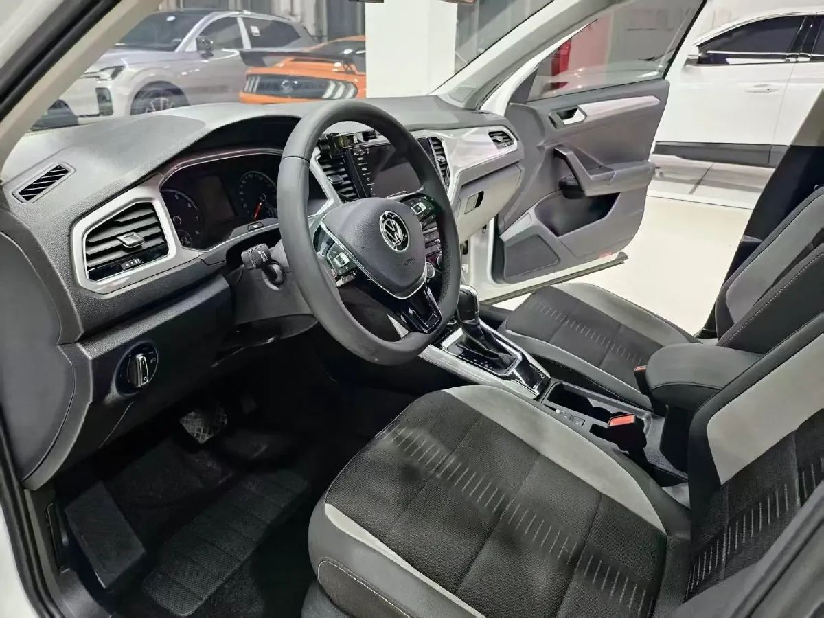 2021 Volkswagen T-Roc 1.4T 150HP L4 7DCT,autocango,china used car exporter,china ev exporter,chinese used car exporter,chinese used ev exporter