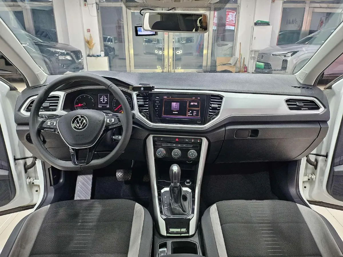 2021 Volkswagen T-Roc 1.4T 150HP L4 7DCT,autocango,china used car exporter,china ev exporter,chinese used car exporter,chinese used ev exporter