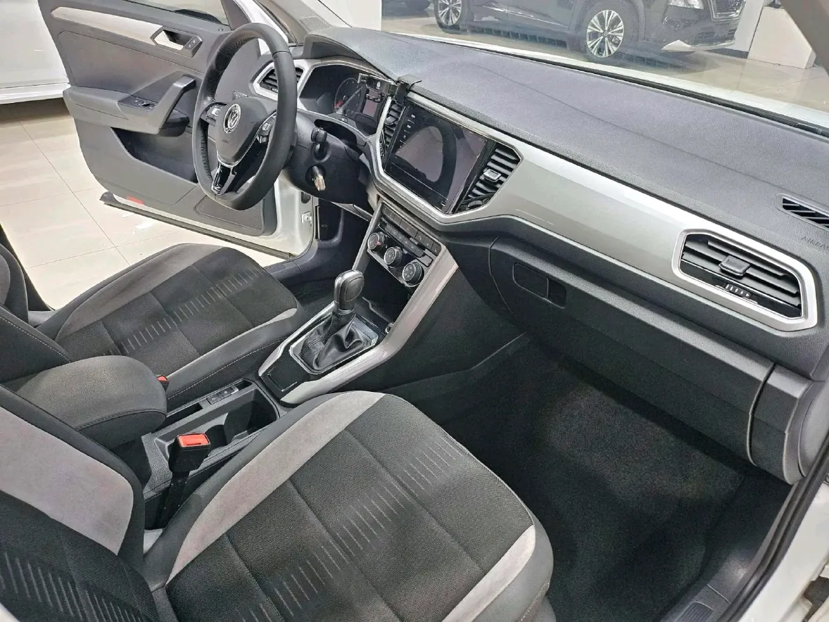 2021 Volkswagen T-Roc 1.4T 150HP L4 7DCT,autocango,china used car exporter,china ev exporter,chinese used car exporter,chinese used ev exporter