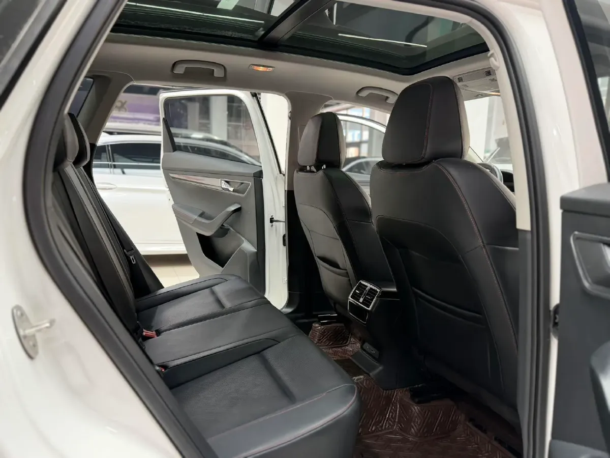 2022 Skoda Karoq 1.4T 150HP L4 7DCT,autocango,china used car exporter,china ev exporter,chinese used car exporter,chinese used ev exporter