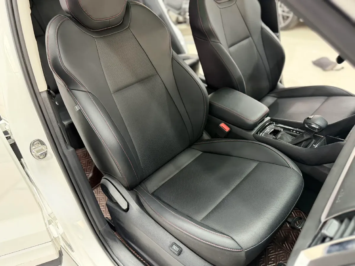 2022 Skoda Karoq 1.4T 150HP L4 7DCT,autocango,china used car exporter,china ev exporter,chinese used car exporter,chinese used ev exporter