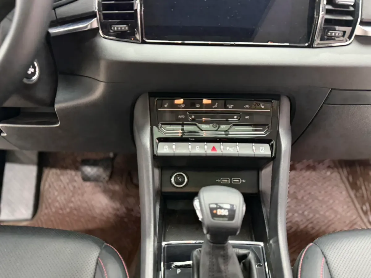 2022 Skoda Karoq 1.4T 150HP L4 7DCT,autocango,china used car exporter,china ev exporter,chinese used car exporter,chinese used ev exporter